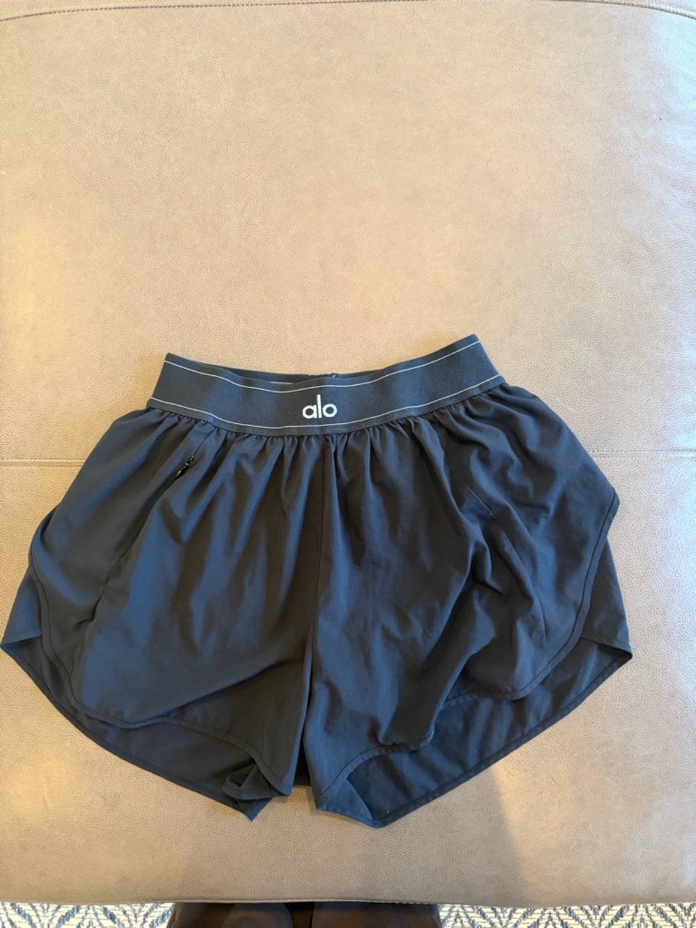 ALO Yoga Black Women’s Athletic Shorts with Logo Waistband